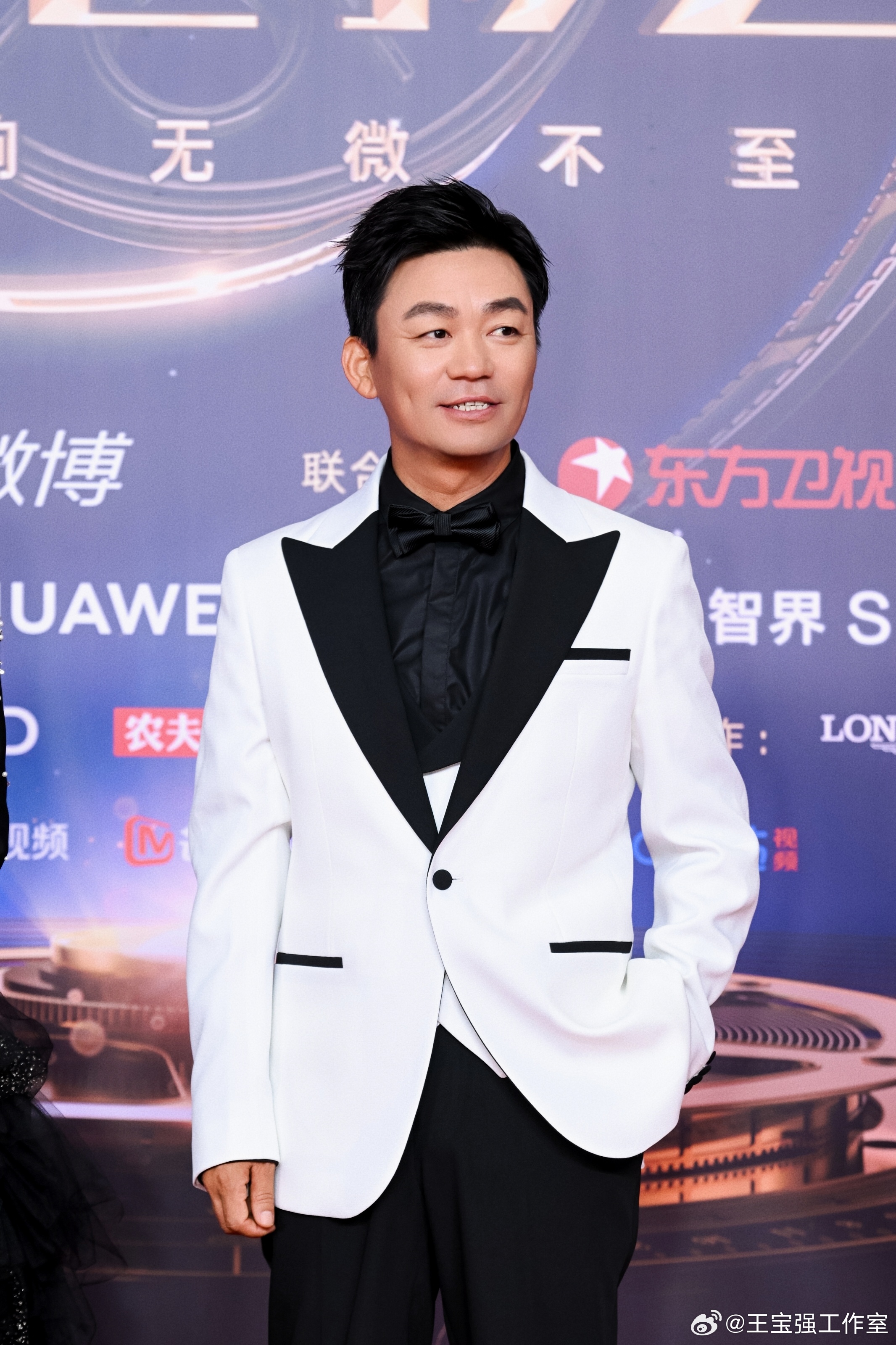 王宝强涉假慈善真相揭秘，爱与陪伴背后的故事争议。