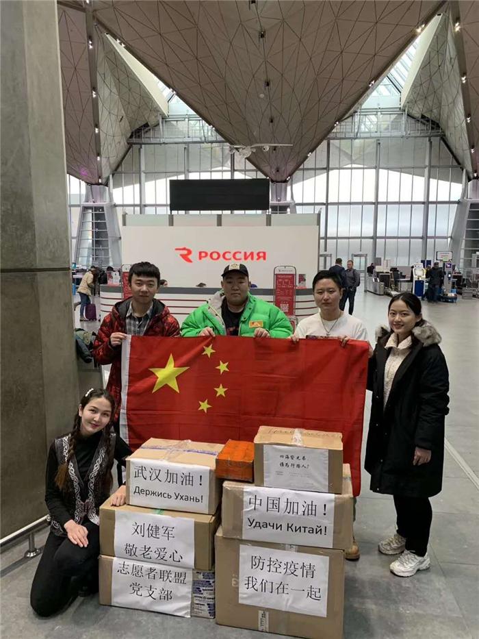 网红机场摘口罩争议，背后的真相与理解