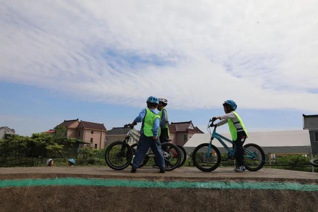 公路骑手最新探索，自然美景的治愈之旅启程！