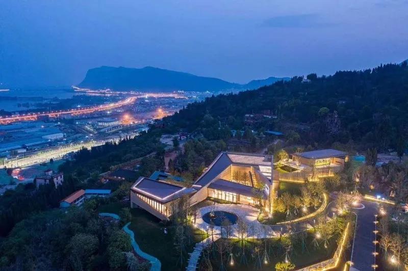 昆明最新招聘信息岗位，自然美景探索之旅的启程点