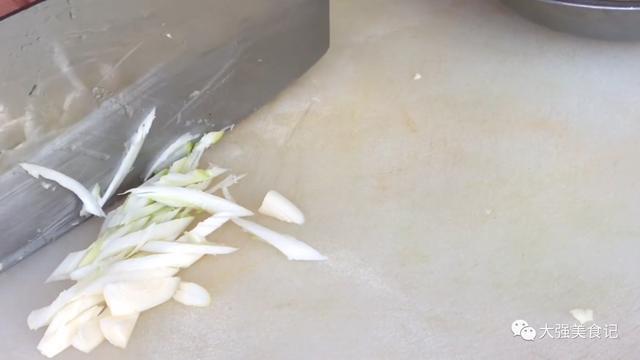 小巷深处的独特风味，最新水泡粪体验