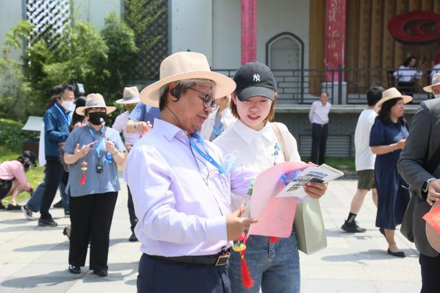 最新双语视频，科技魅力与未来生活的高科技产品介绍