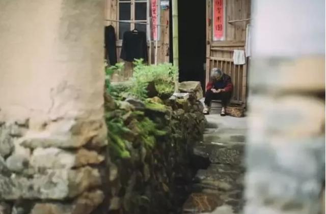 探索小巷秘密，最新Ins带你走进隐藏版特色小店