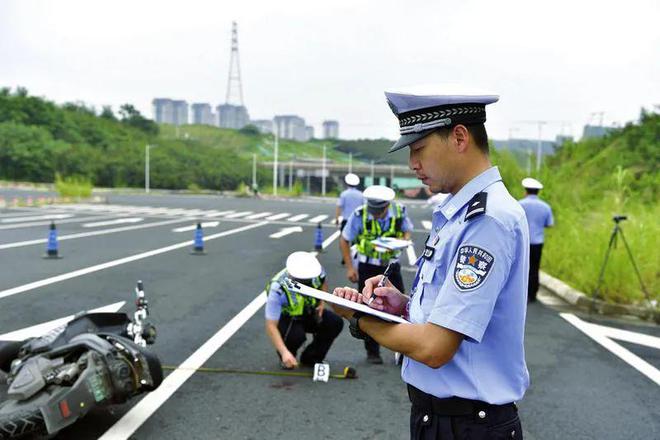 科技革新引领未来，交警最新新闻揭秘智慧交警发展态势