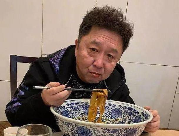 黄晓明最新发型，小巷深处的时尚魅力探索