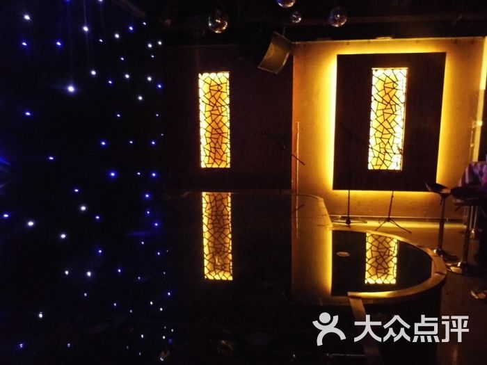 繁星最新版本的秘密探索，小巷中的星辰特色小店